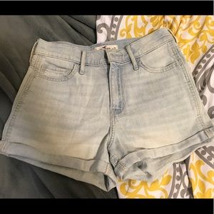 High Waisted Light Wash Shorts 🌴